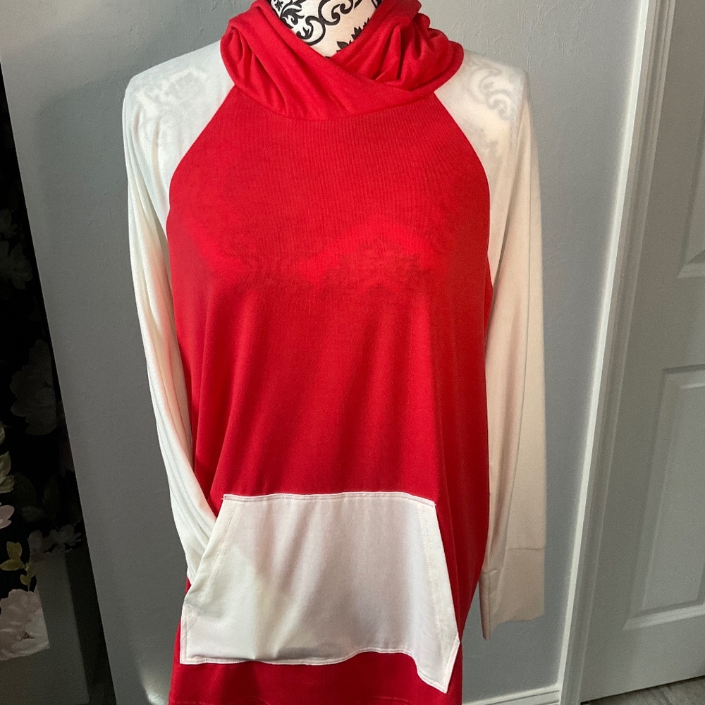 Lond sleeve- light material red and white with pocket and hood